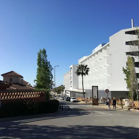 Av. Del Higueron Apartment *